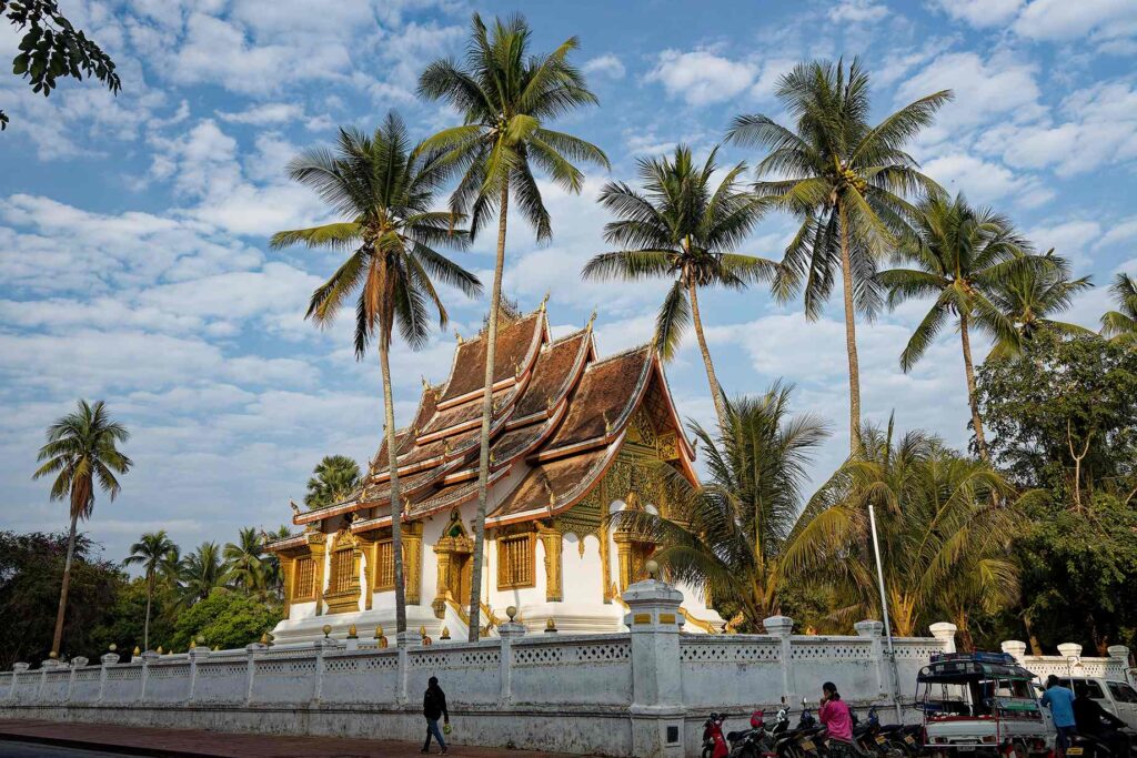 photo d'un temple au Laos illustrant le thème du pays