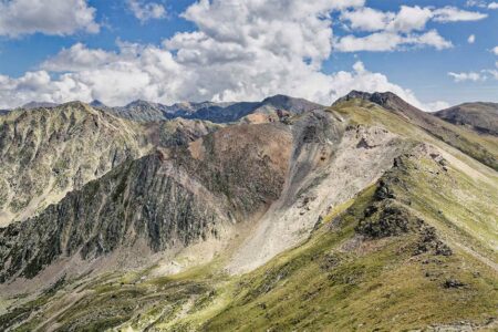 photo de sommets rocheux en montagne depuis le Cambre d'Ase